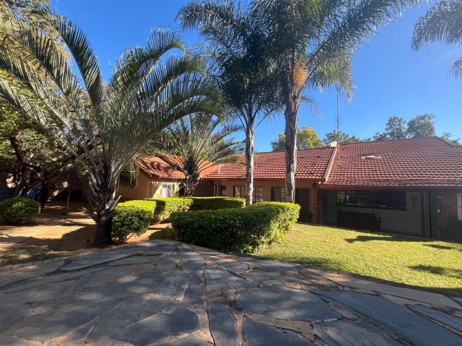 5 Bedroom Property for Sale in Protea Park North West